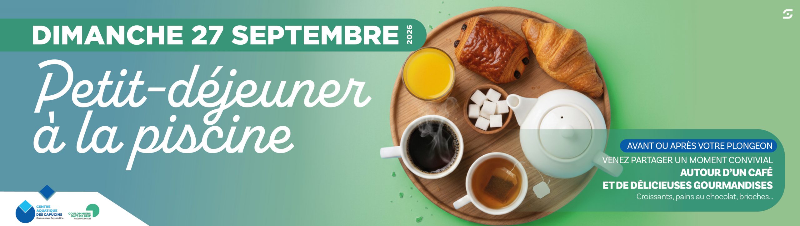 PETIT DÉJEUNER À LA PISCINE